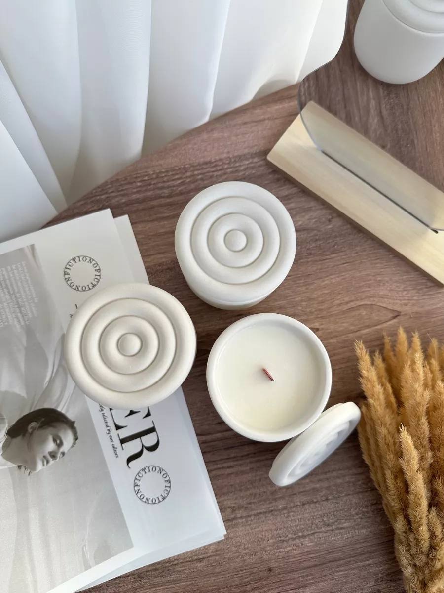 Handmade Scented Candle — Garden After Rain (Fresh Grass, Roses & Dew)